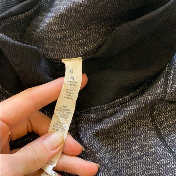Quarter zip LuLuLemon - Picture 2 of 3